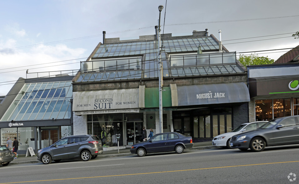 2036 4th Ave, Vancouver, BC à vendre - Photo du bâtiment - Image 2 de 6