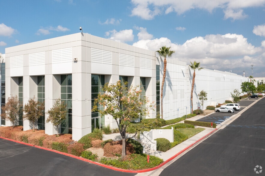 9950 Calabash Ave, Fontana, CA for lease - Building Photo - Image 1 of 7