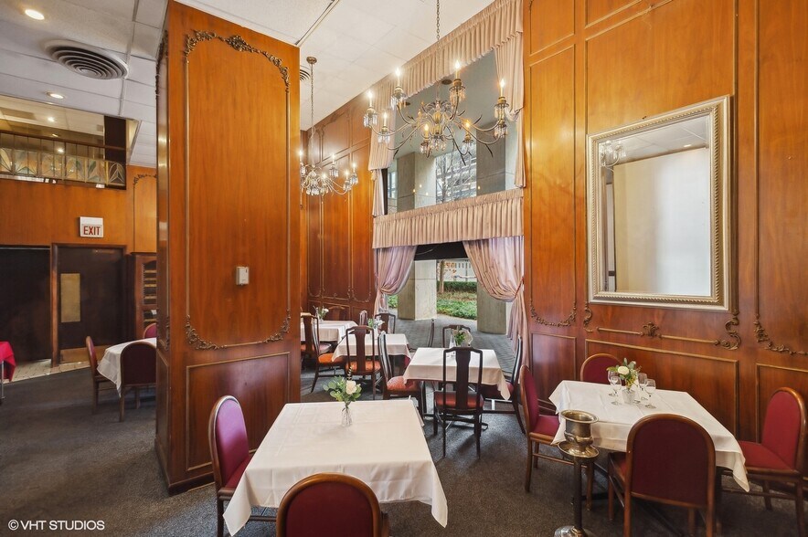 260 E Chestnut St, Chicago, IL à vendre - Photo intérieure - Image 3 de 12