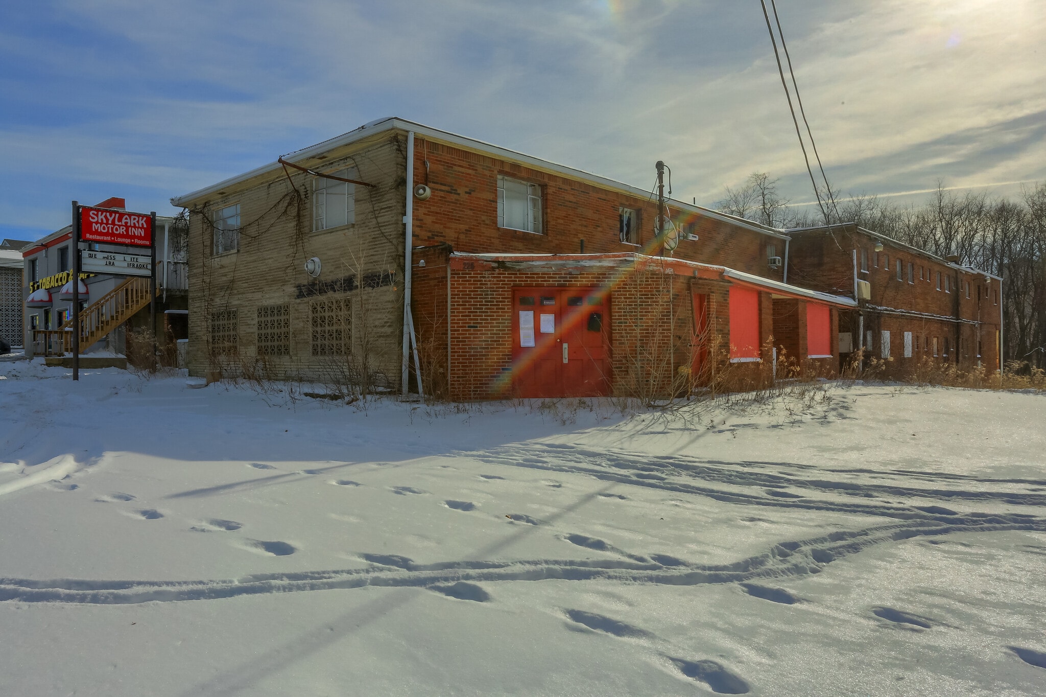225 Moon Clinton Rd, Coraopolis, PA for sale Primary Photo- Image 1 of 16