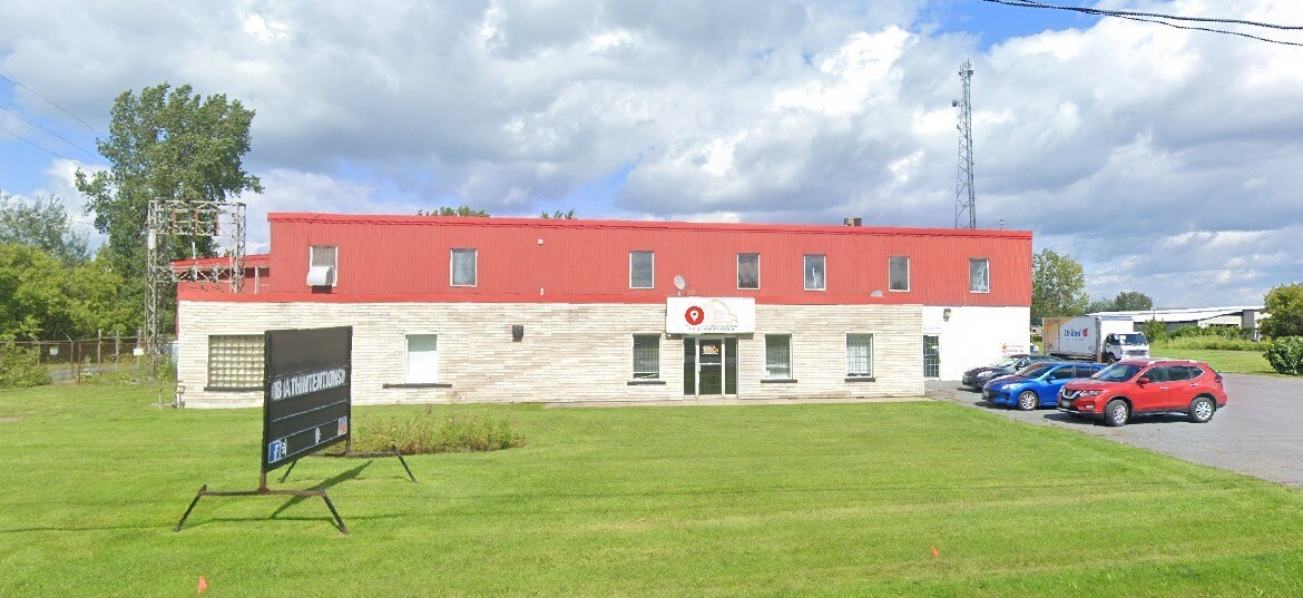 950 Boundary Rd, South Glengarry, ON for sale Primary Photo- Image 1 of 1