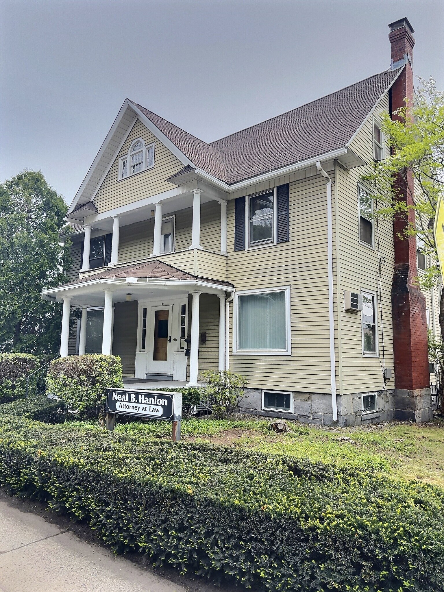 83 Meadow St, Naugatuck, CT à vendre Photo du bâtiment- Image 1 de 12