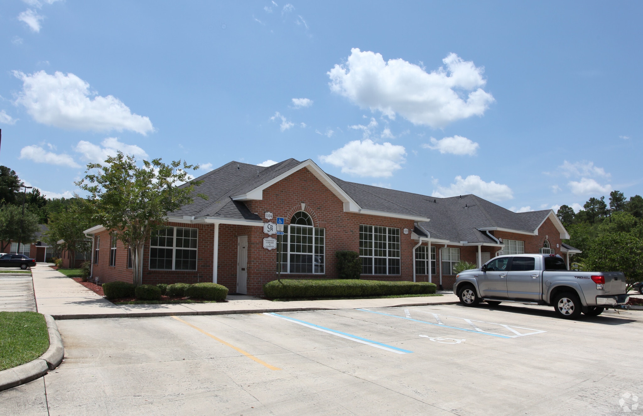 8833 Perimeter Park Blvd, Jacksonville, FL for lease Primary Photo- Image 1 of 31
