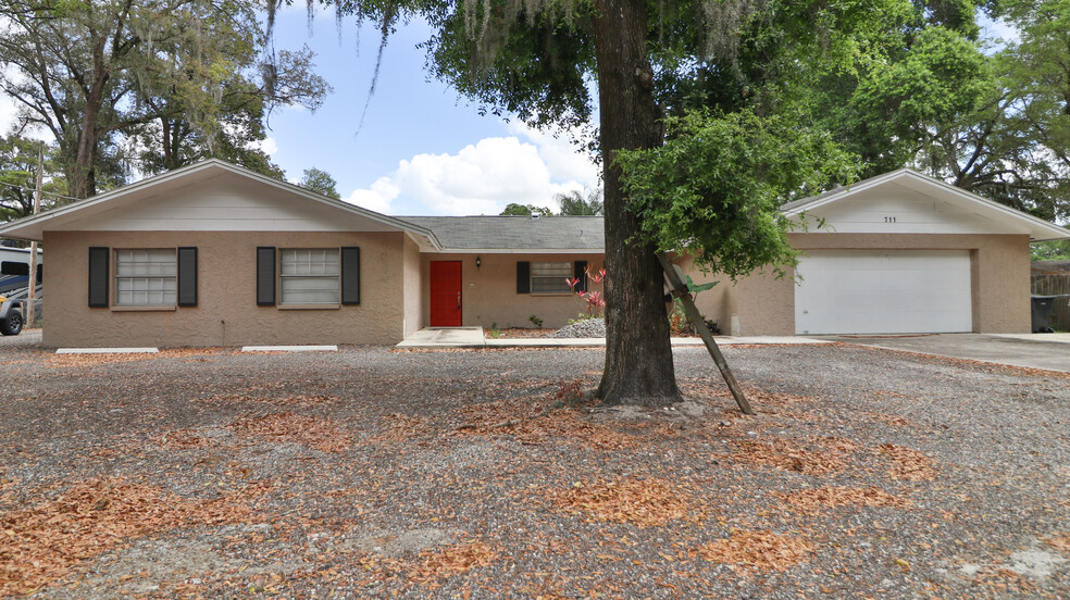 711 Lithia Pinecrest Rd, Brandon, FL à vendre - Photo du bâtiment - Image 1 de 1