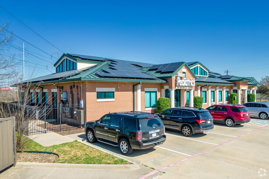 2801 N Interstate 35E, Carrollton, TX à vendre - Photo du bâtiment - Image 3 de 5