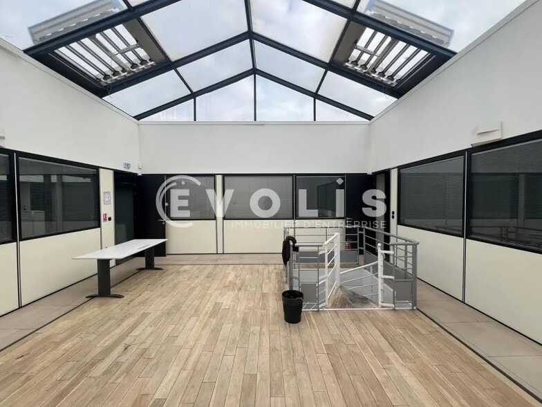 Flex in Villiers-sur-Marne for lease - Interior Photo - Image 2 of 14