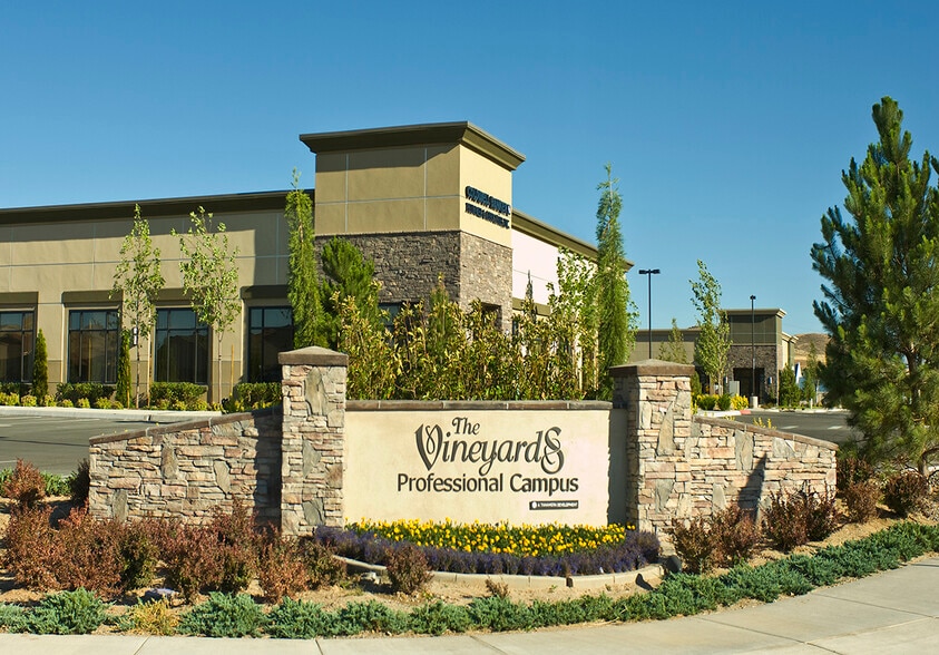 4844 Sparks Blvd, Sparks, NV for lease - Building Photo - Image 2 of 4