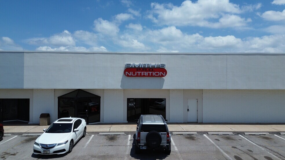 6201-6245 NW Expressway St, Oklahoma City, OK à louer - Photo du bâtiment - Image 2 de 3