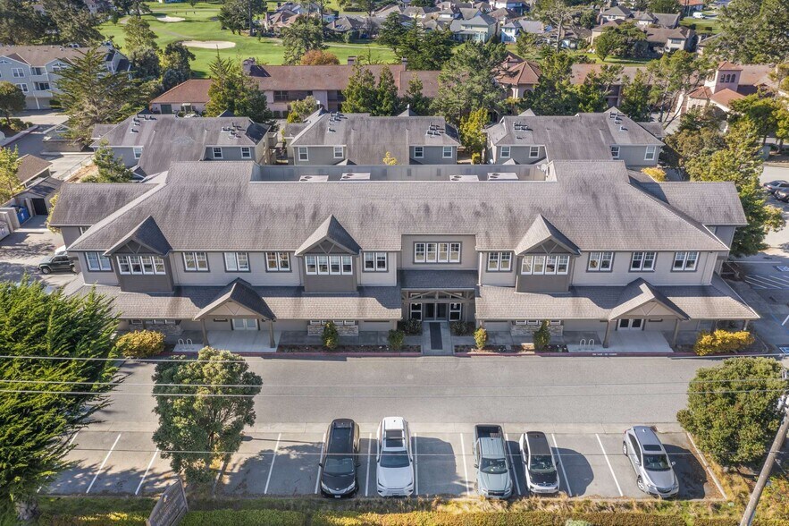 2450 Cabrillo Hwy S, Half Moon Bay, CA à vendre - Photo du bâtiment - Image 2 de 20