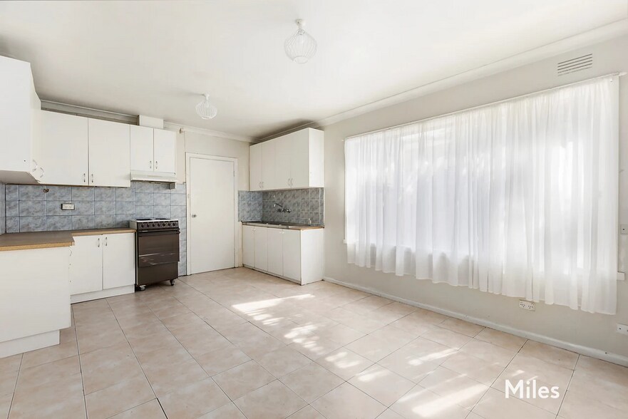 2 Market Ct, Reservoir for sale - Interior Photo - Image 3 of 6