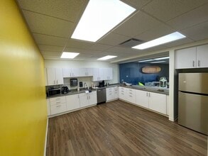 21700 Northwestern Hwy, Southfield, MI for lease Interior Photo- Image 2 of 7