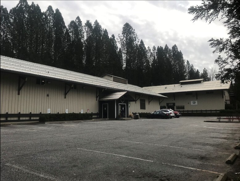 555 Searls Ave, Nevada City, CA à vendre - Photo du bâtiment - Image 2 de 28