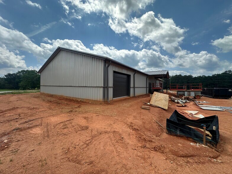 125 Honeysuckle rd, Colbert, GA à louer - Photo du bâtiment - Image 2 de 8