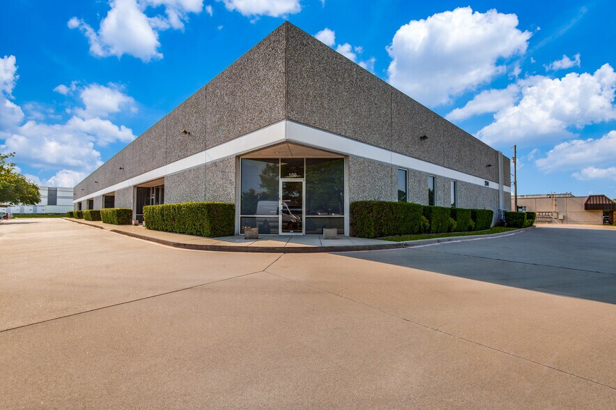 2514 Tarpley Rd, Carrollton, TX à louer - Photo du bâtiment - Image 2 de 6