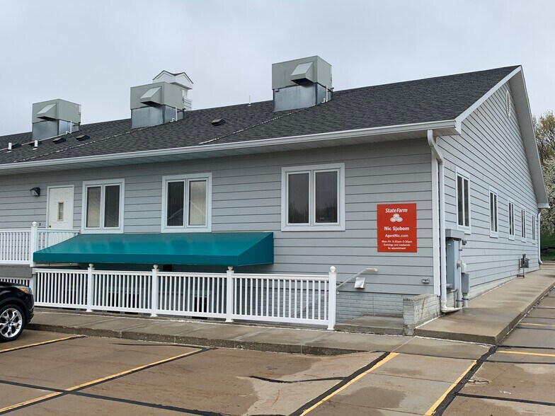 2020 Indian Hills Dr, Sioux City, IA à vendre - Photo du bâtiment - Image 2 de 2