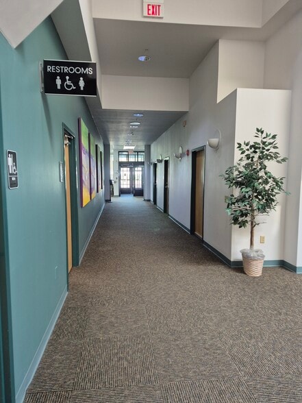 489-493 Bernardston Rd, Greenfield, MA for lease - Interior Photo - Image 3 of 6