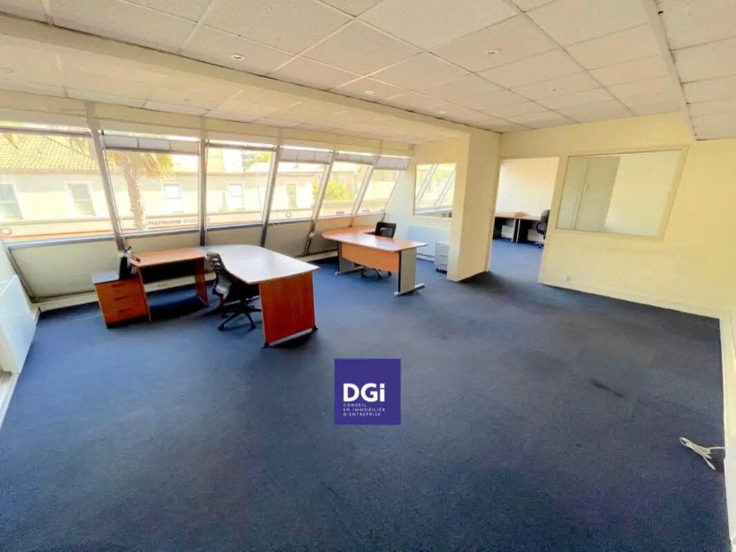 Office in Nîmes for lease Interior Photo- Image 1 of 7