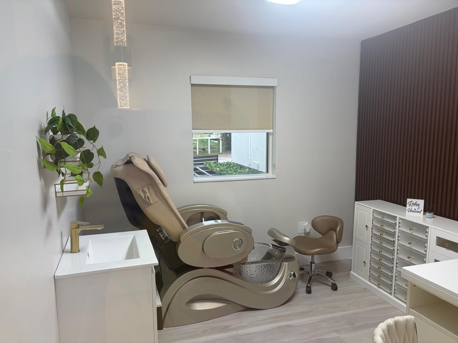 1571 NW 13th Ct, Miami, FL for lease Interior Photo- Image 1 of 4