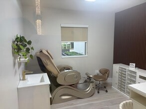 1571 NW 13th Ct, Miami, FL for lease Interior Photo- Image 1 of 4
