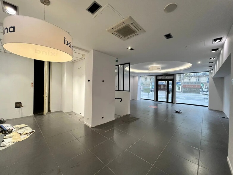 Retail in Paris for lease - Interior Photo - Image 3 of 16