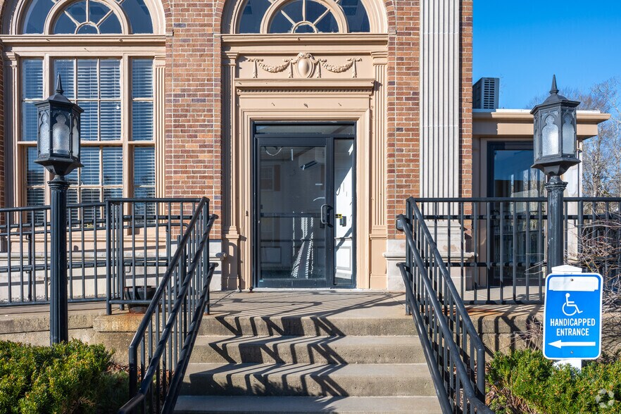 226 Main St, Wareham, MA for lease - Building Photo - Image 2 of 5