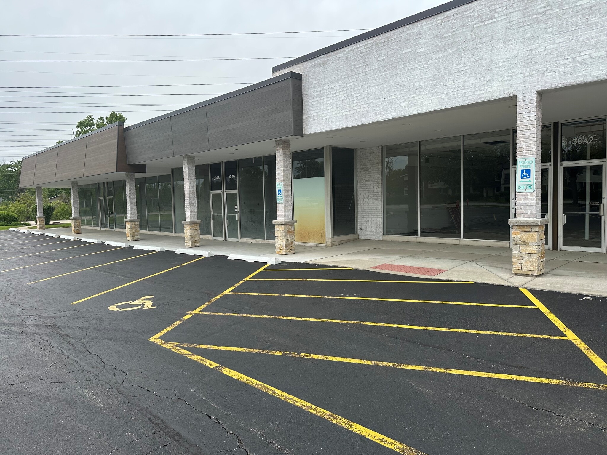 3010-3054 W Hobson Rd, Woodridge, IL for lease Interior Photo- Image 1 of 2