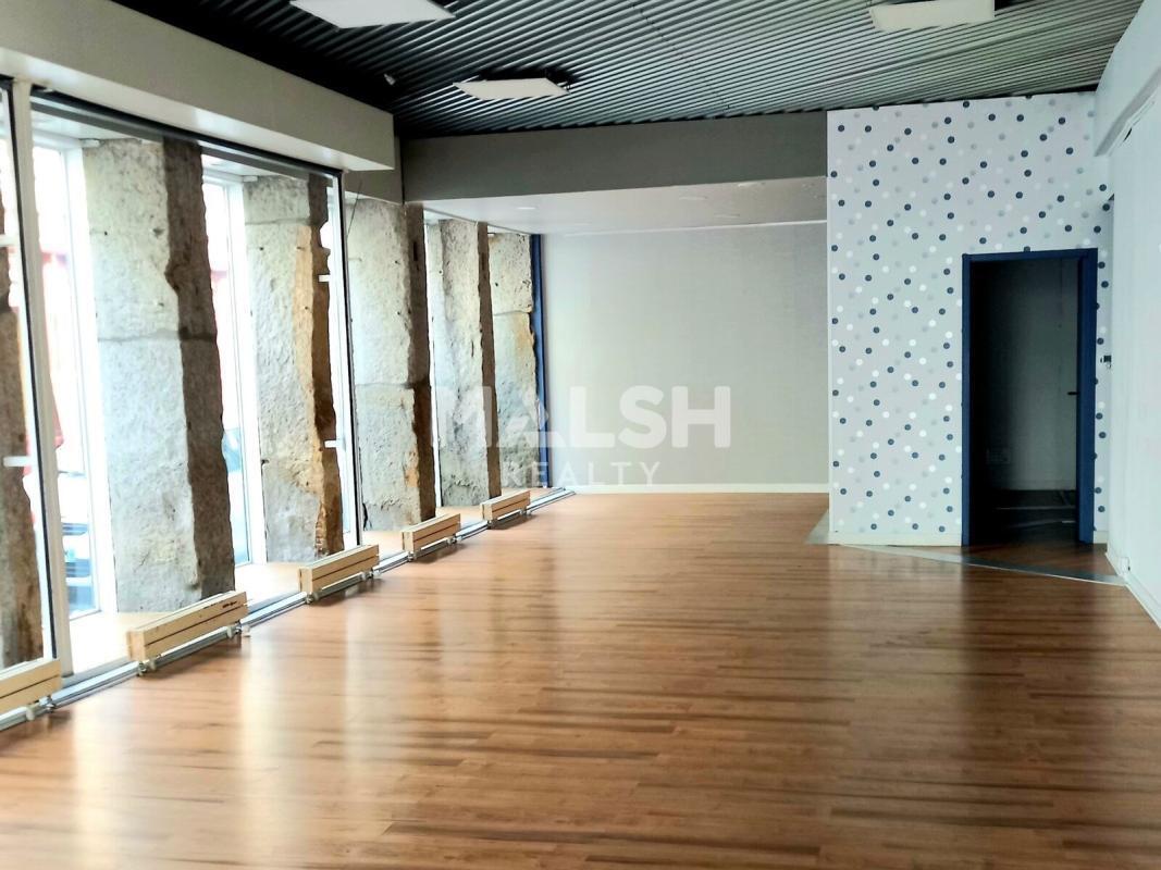 Retail in Saint-Étienne for lease Interior Photo- Image 1 of 5