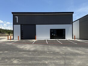 6420 FM 1102, New Braunfels, TX for lease Interior Photo- Image 1 of 16