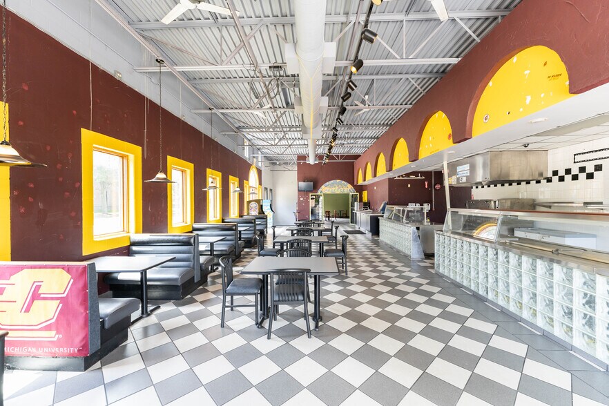 1088 S University St, Mount Pleasant, MI à louer - Photo intérieure - Image 3 de 22