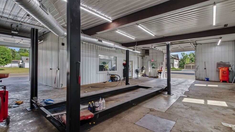 1417 Martin Rd, Bloomer, WI for sale - Building Photo - Image 3 of 17