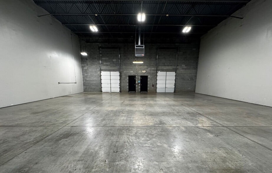 4361 Federal Dr, Greensboro, NC for lease - Interior Photo - Image 2 of 7