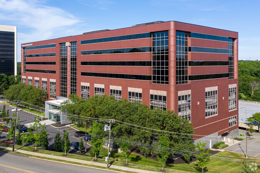 343 Thornall St, Edison, NJ for lease - Building Photo - Image 1 of 6