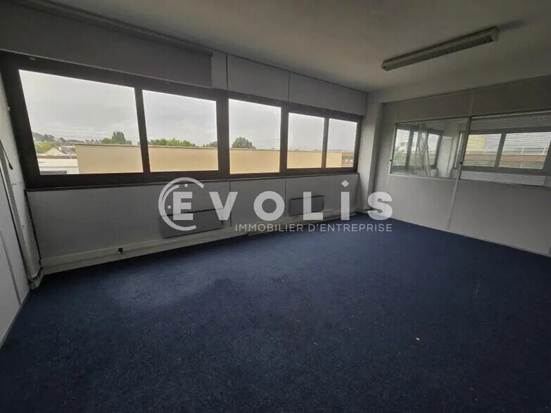Office in Palaiseau for lease - Interior Photo - Image 3 of 6