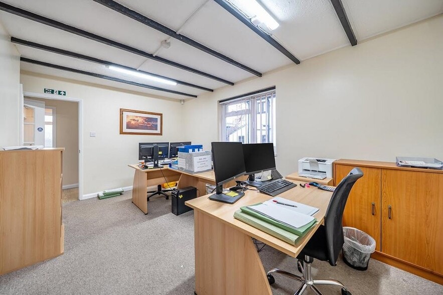 90 High St, Sandhurst for sale - Building Photo - Image 2 of 18