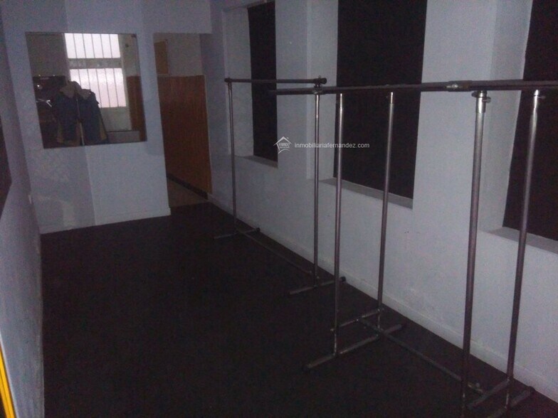 Retail in Cáceres for lease - Building Photo - Image 1 of 4