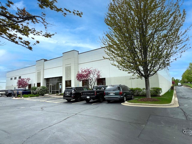 2380 Vantage Dr, Elgin, IL for lease - Building Photo - Image 3 of 10