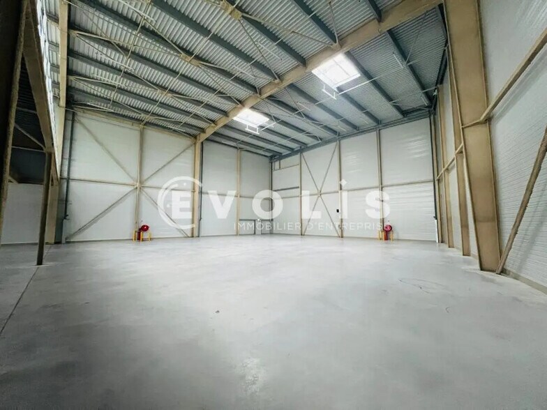 Chemin Des Carouges, Bondy à louer - Photo du bâtiment - Image 2 de 5