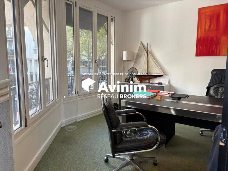 Retail in Paris for lease - Interior Photo - Image 3 of 6