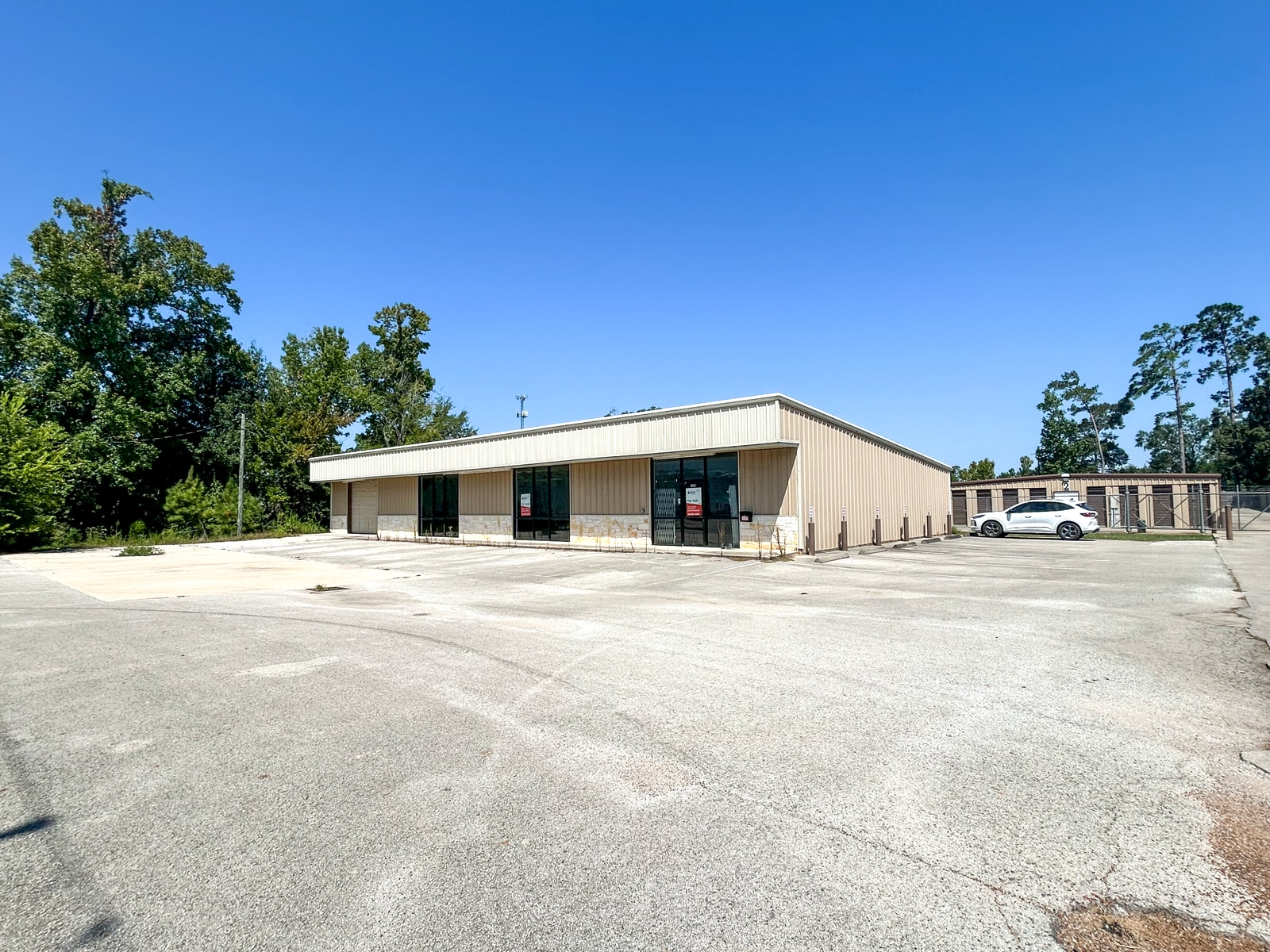 1009 E Houston St, Cleveland, TX for sale Primary Photo- Image 1 of 2