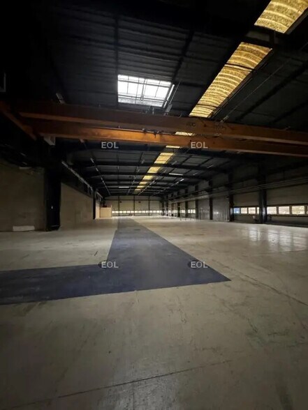 Industriel dans Villeron à louer - Photo intérieure - Image 2 de 3