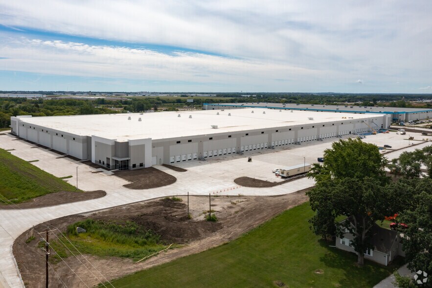 12345 38th St, Kenosha, WI à louer - Photo du bâtiment - Image 3 de 5