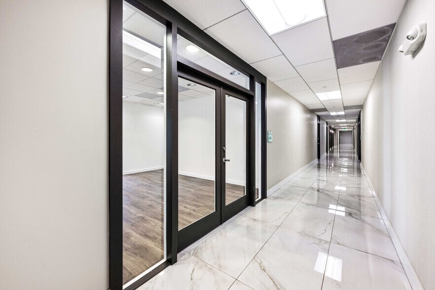 150 SE 2nd Ave, Miami, FL for lease - Interior Photo - Image 3 of 32