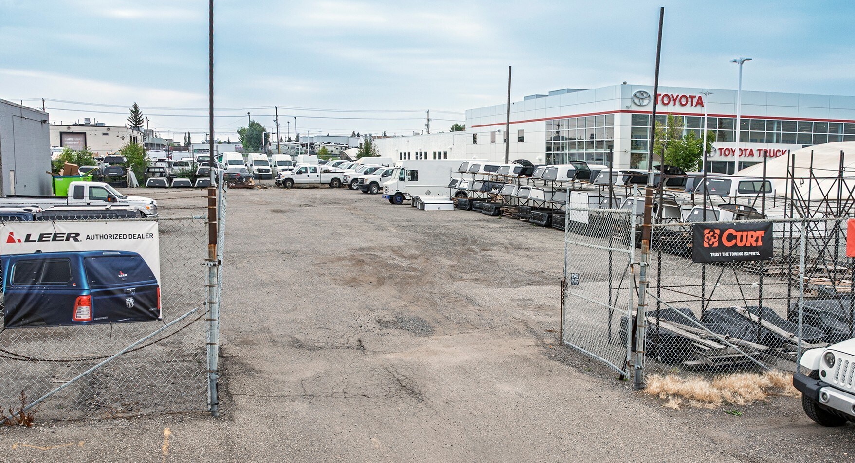2620A Barlow Trl NE, Calgary, AB for sale Primary Photo- Image 1 of 1