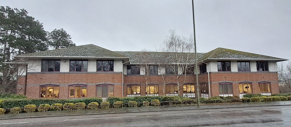 London Rd, Dorking à louer - Photo du bâtiment - Image 1 de 2