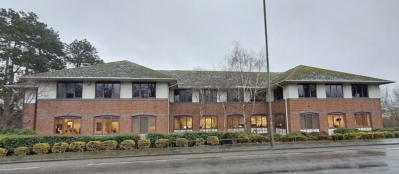 London Rd, Dorking à louer Photo du bâtiment- Image 1 de 3