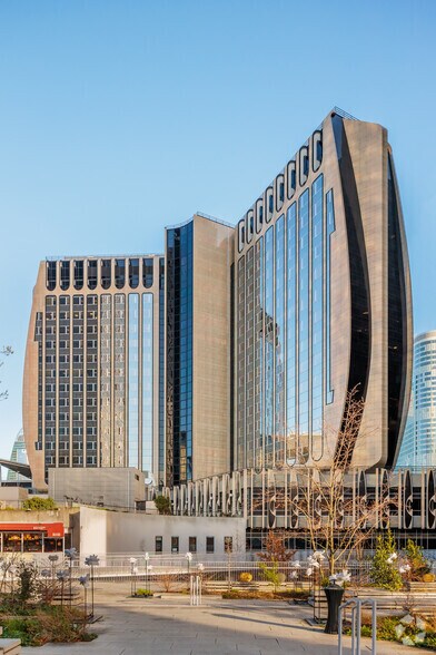 1 Avenue Du Général De Gaulle, Puteaux à louer - Photo du bâtiment - Image 3 de 7
