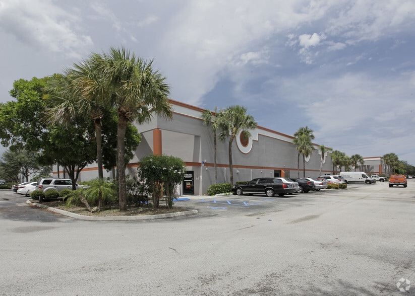 10501 NW 50th St, Sunrise, FL à louer - Photo du bâtiment - Image 3 de 7