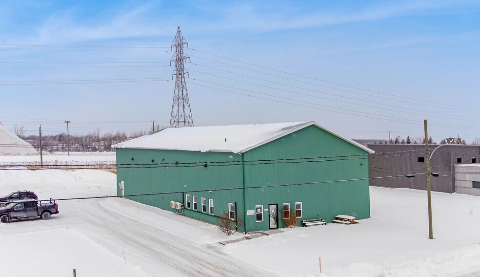 2200 Rue André-C.-Hamel, Drummondville, QC à vendre - Photo du bâtiment - Image 2 de 13