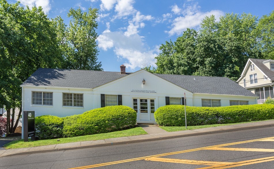 40 W Main St, Mount Kisco, NY à louer - Photo du bâtiment - Image 2 de 8