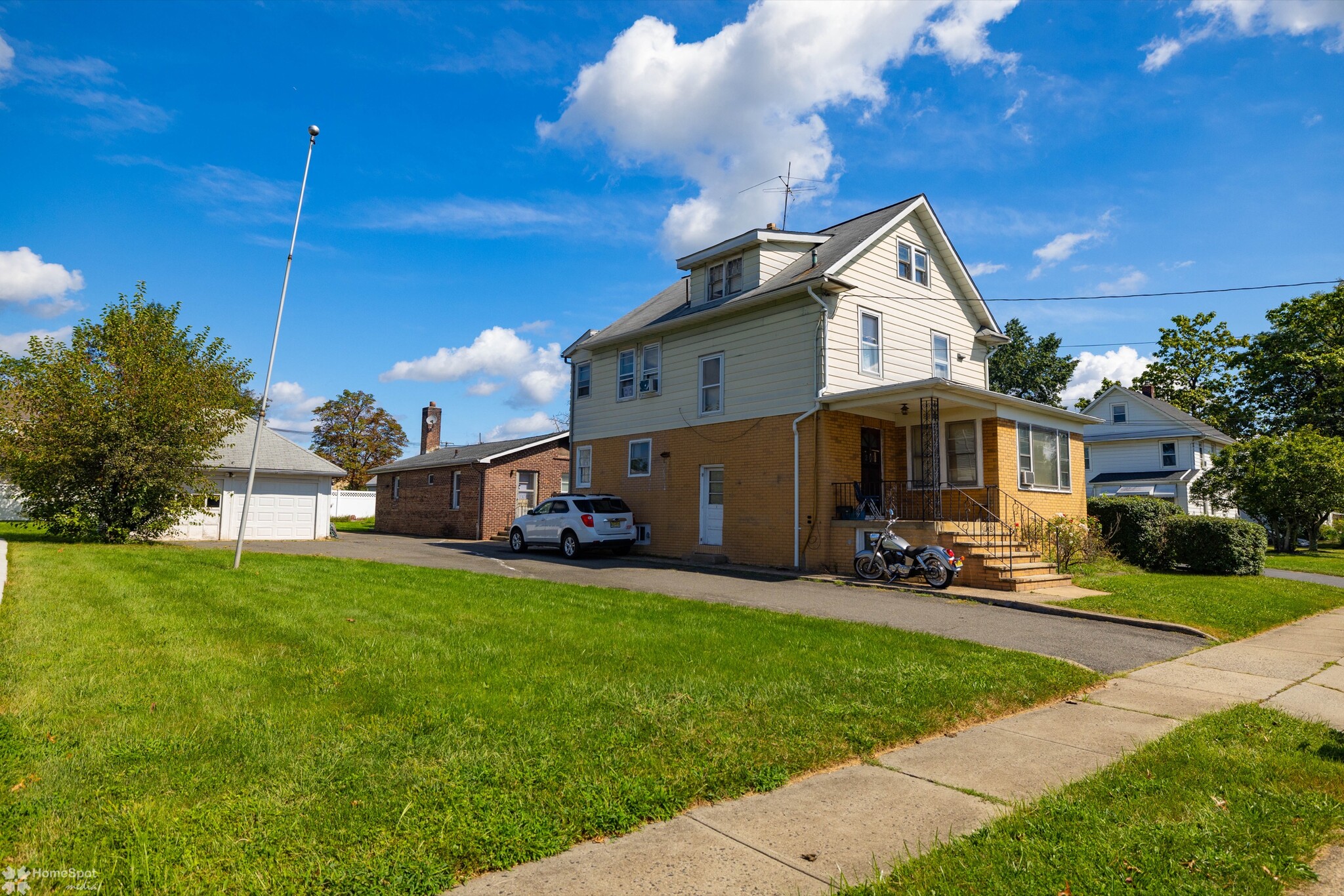 208 Bell Ave, Raritan, NJ à vendre Photo du bâtiment- Image 1 de 1